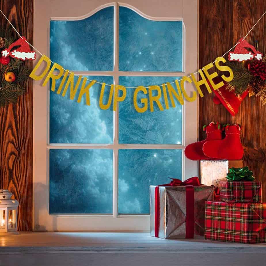 14 Christmas Dorm Decor Ideas You'll Want to Copy  College Savvy