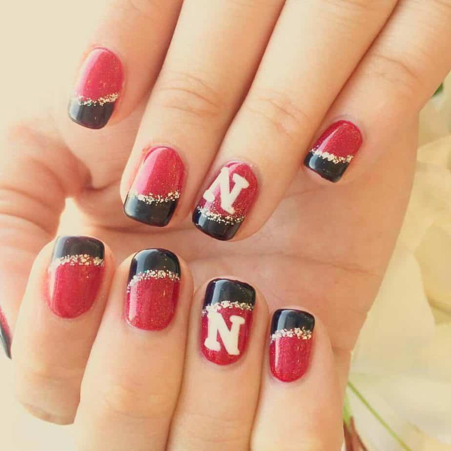 red and black nails for graduation day