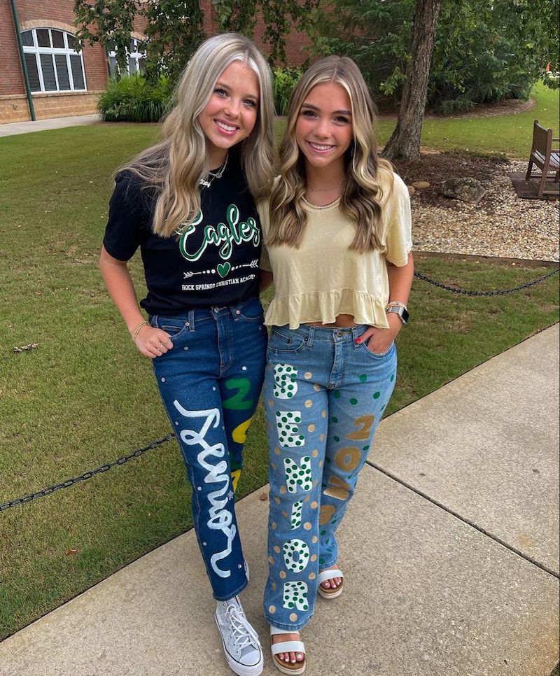 15 Cutest Senior Jeans Ideas We re Obsessing Over Right Now 15-cutest-senior-jeans-ideas-we-re-obsessing-over-right-now