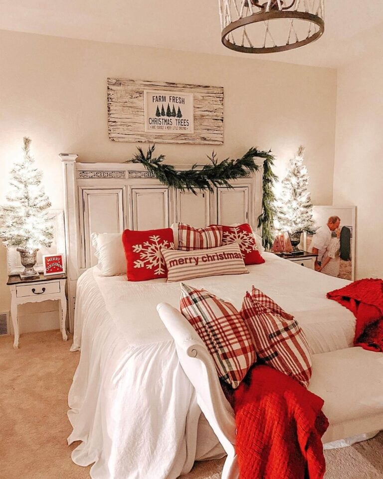 24 Small Apartment Christmas Decor Ideas - College Savvy