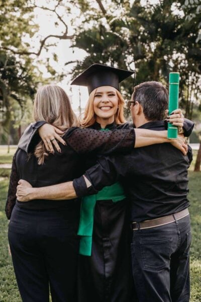 what parents should wear to a college graduation