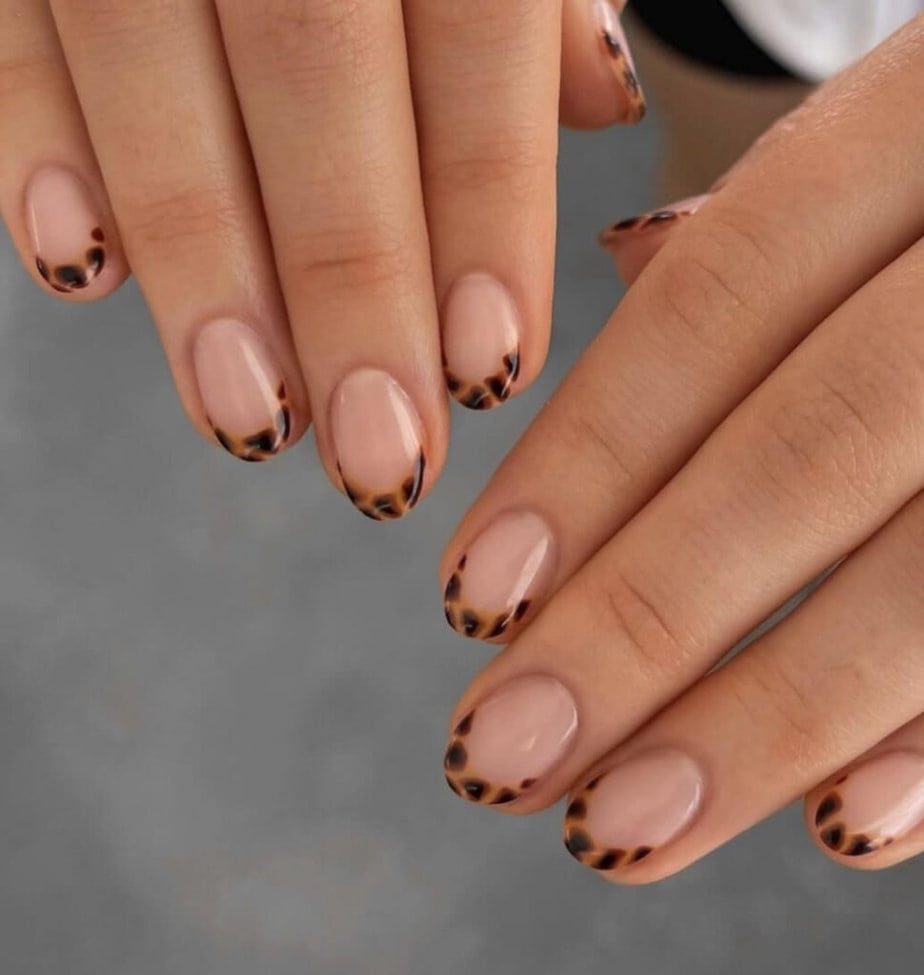 nails with tortoise print tips