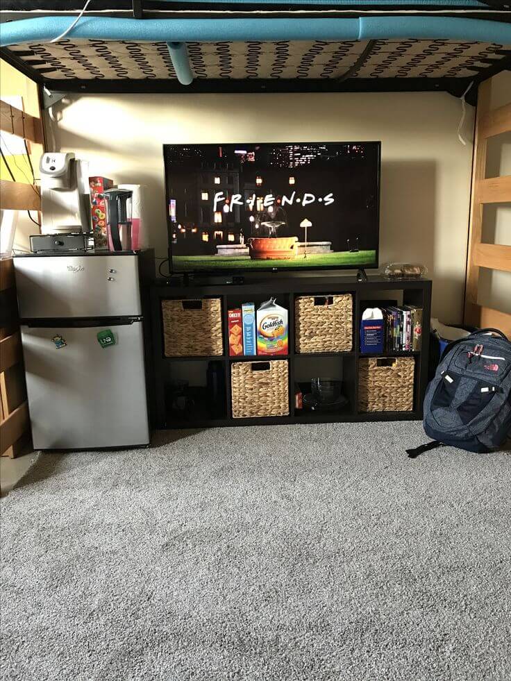 guys dorm room with rug